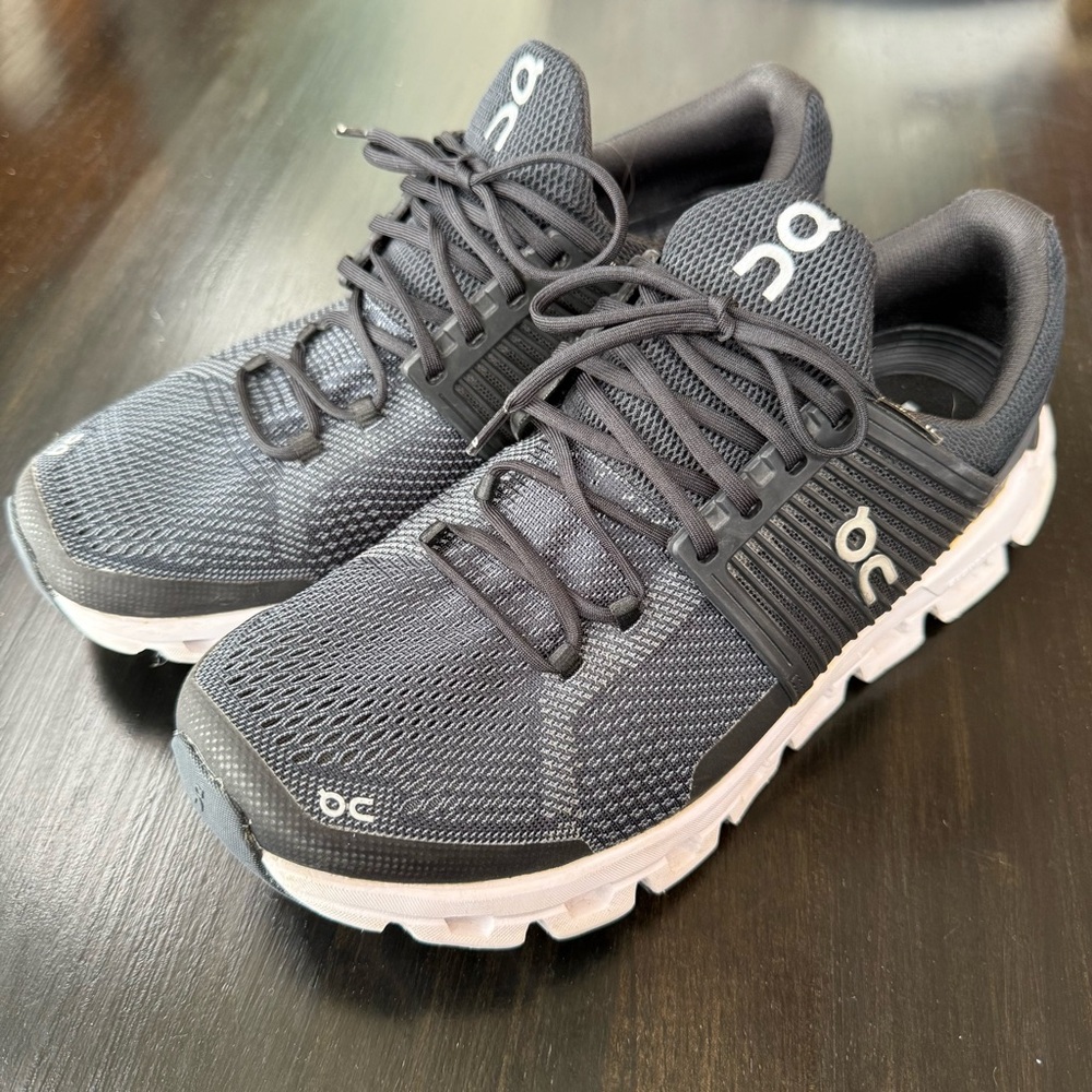 On Cloud Swift Women’s Size 9.5
